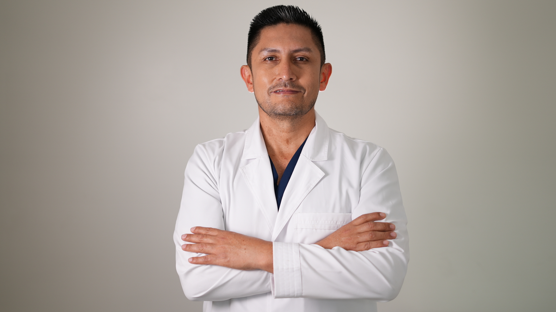 Dr. Javier Castro